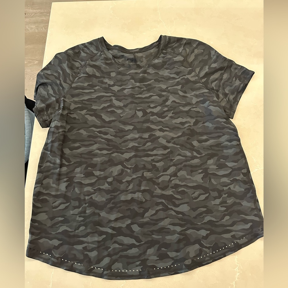 LULULEMON- Camo T-Shirt